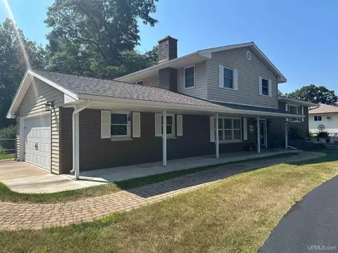 7472 S Lake Bluff 05, Gladstone, MI 49837
