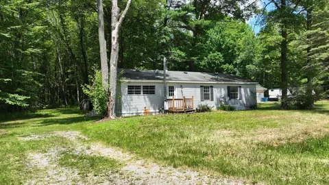 820 W Sand Bch, Sanford, MI 48657