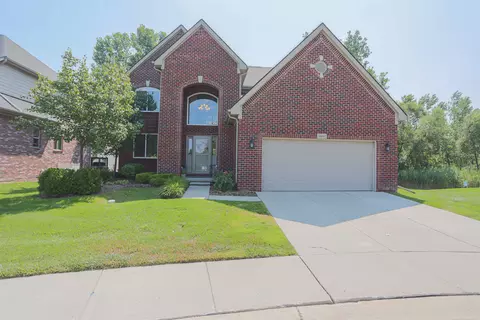 30092 Trailwood Dr, Warren, MI 48092