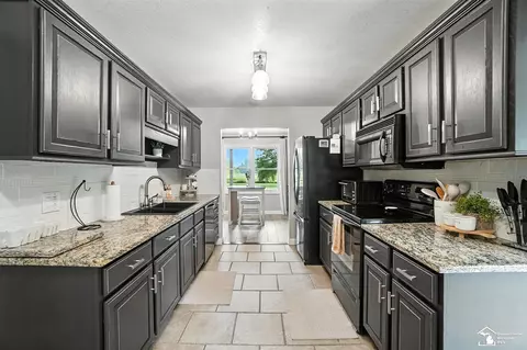 Kitchen - 2293 Steiner, Monroe, MI 48162 photo 6 of 6