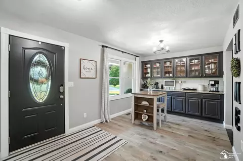 Entry Way - 2293 Steiner, Monroe, MI 48162 photo 3 of 15