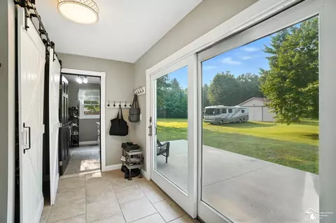 Entry Way - 2293 Steiner, Monroe, MI 48162 photo 11 of 15