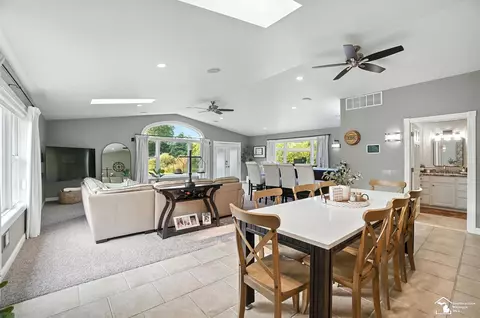 Dining - 2293 Steiner, Monroe, MI 48162 photo 4 of 6