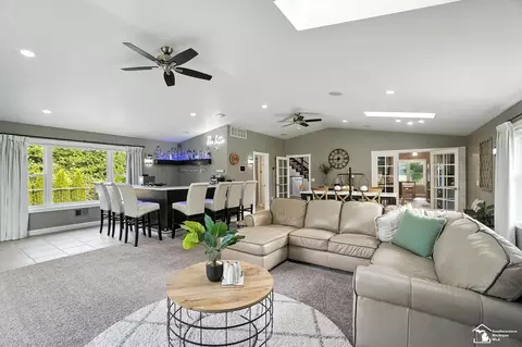 Living - 2293 Steiner, Monroe, MI 48162 photo 1 of 3