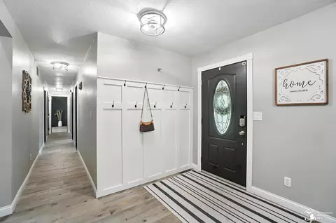 Entry Way - 2293 Steiner, Monroe, MI 48162 photo 4 of 15