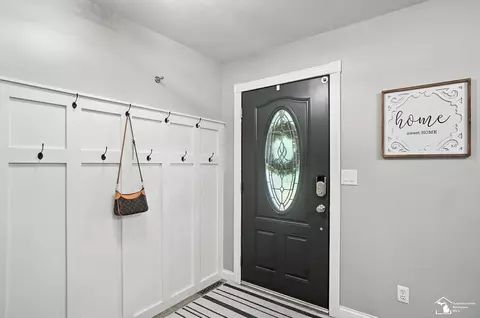 Entry Way - 2293 Steiner, Monroe, MI 48162 photo 1 of 15