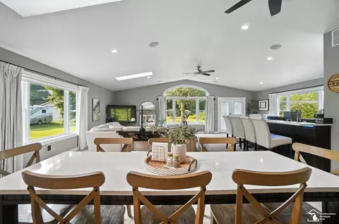 Dining - 2293 Steiner, Monroe, MI 48162 photo 2 of 6