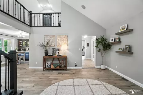 Entry Way - 2293 Steiner, Monroe, MI 48162 photo 9 of 15