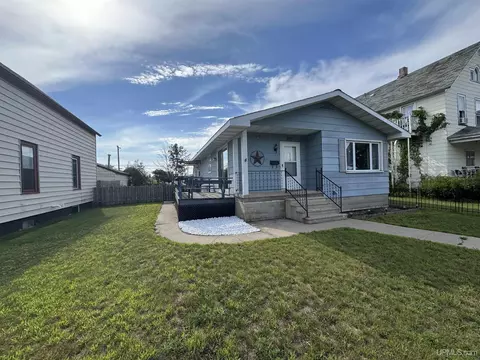 327 N 16th, Escanaba, MI 49829