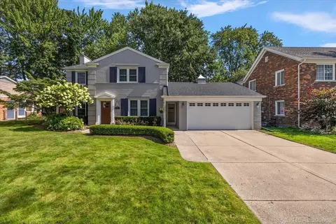 1600 Oxford, Grosse Pointe Woods, MI 48236