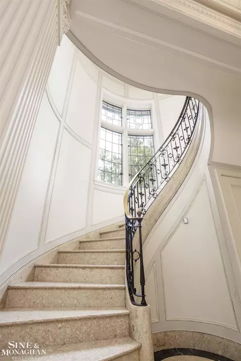 Entry Way - 273 Ridge, Grosse Pointe Farms, MI 48236 photo 2 of 4
