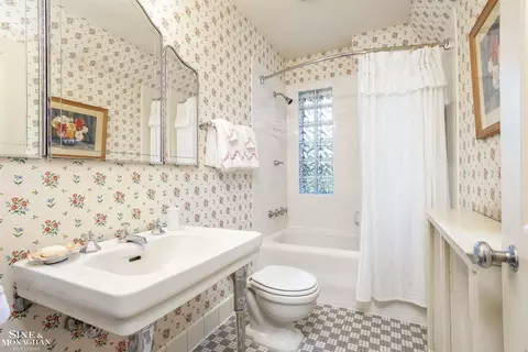 Bath - 273 Ridge, Grosse Pointe Farms, MI 48236 photo 4 of 4