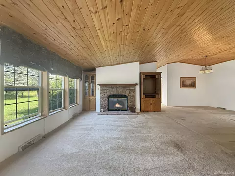 Living - 3465 K, Escanaba, MI 49807 photo 9 of 10