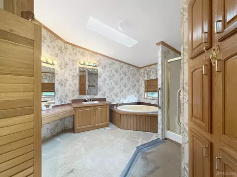 Bath - 3465 K, Escanaba, MI 49807 photo 4 of 4