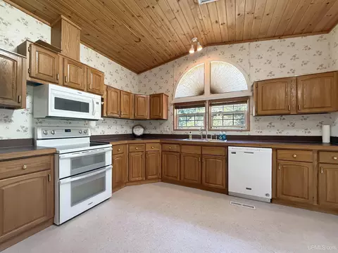 Kitchen - 3465 K, Escanaba, MI 49807 photo 4 of 5