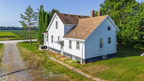 10042 Lindsey, Casco, MI 48064 photo 4