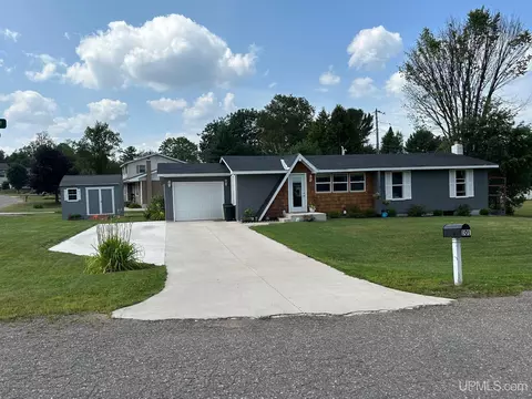 101 Sioux, Negaunee, MI 49866