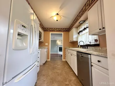 Kitchen - 1029 Ledge, Quinnesec, MI 49876 photo 2 of 2