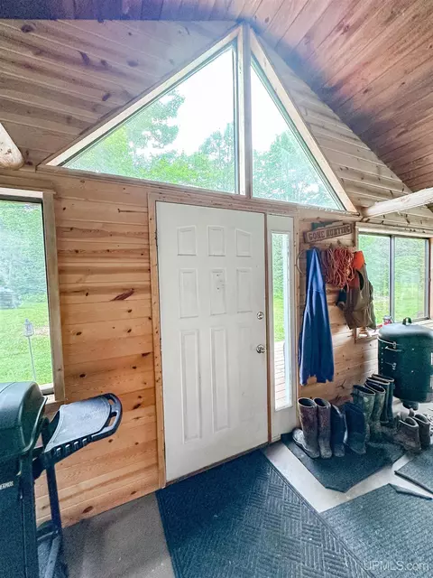 Entry Way - 1094 Rm, Rock, MI 49880 photo 1 of 1