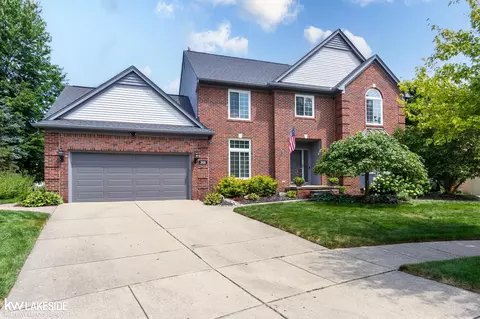 2925 Manorwood, Troy, MI 48085