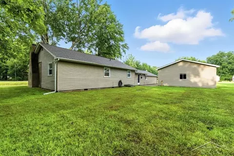 Exterior - 2910 E Baker, Midland, MI 48642 photo 5 of 7