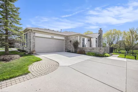 49837 Hidden Vly, Macomb, MI 48044