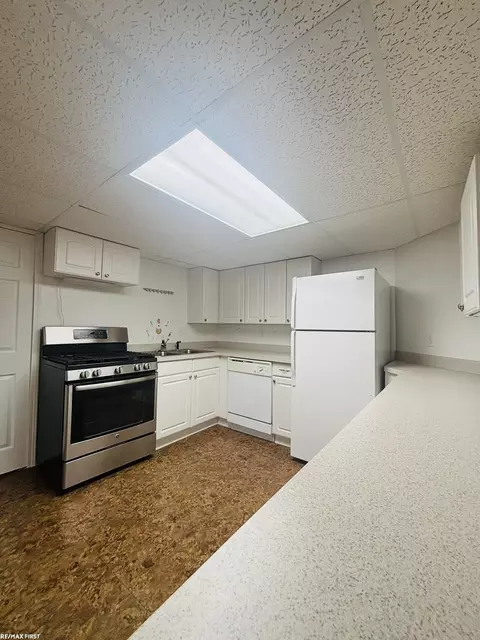 Kitchen - 49837 Hidden Vly, Macomb, MI 48044 photo 2 of 8