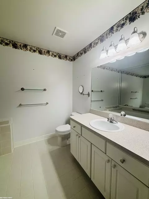 Bath - 49837 Hidden Vly, Macomb, MI 48044 photo 2 of 8