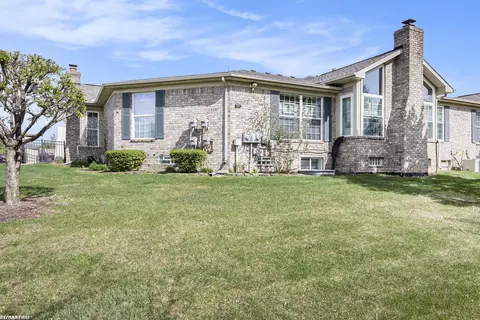 Exterior - 49837 Hidden Vly, Macomb, MI 48044 photo 4 of 7