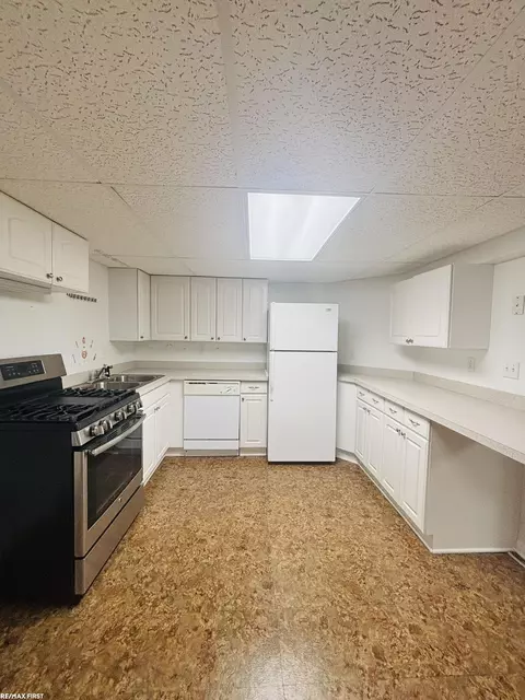 Kitchen - 49837 Hidden Vly, Macomb, MI 48044 photo 3 of 8