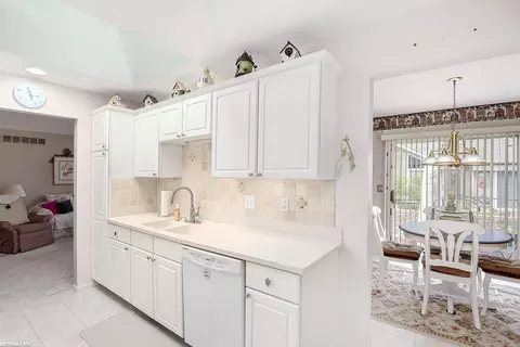 Kitchen - 49837 Hidden Vly, Macomb, MI 48044 photo 6 of 8