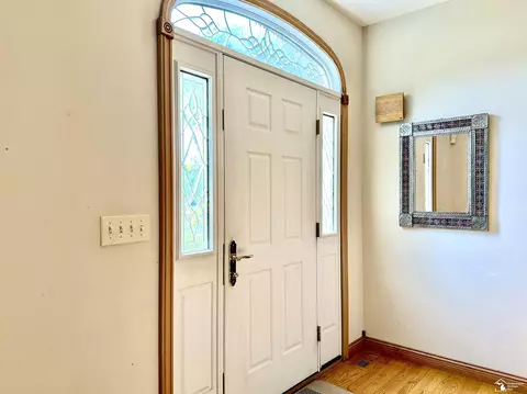 Entry Way - 788 Windsor, Monroe, MI 48161 photo 3 of 8