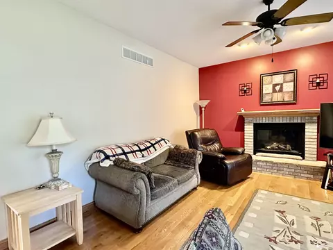 Living - 788 Windsor, Monroe, MI 48161 photo 4 of 4