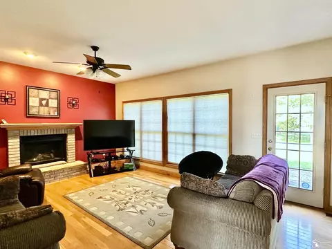 Living - 788 Windsor, Monroe, MI 48161 photo 2 of 4