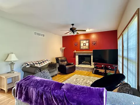 Living - 788 Windsor, Monroe, MI 48161 photo 3 of 4