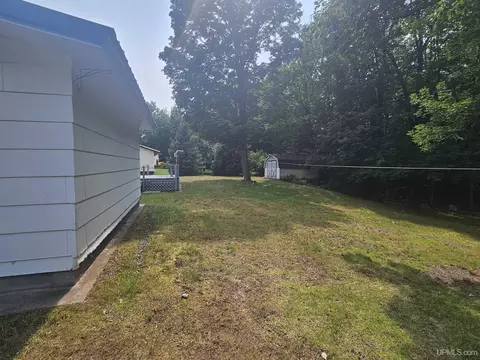 1029 Superior, White Pine, MI 49971 photo 9