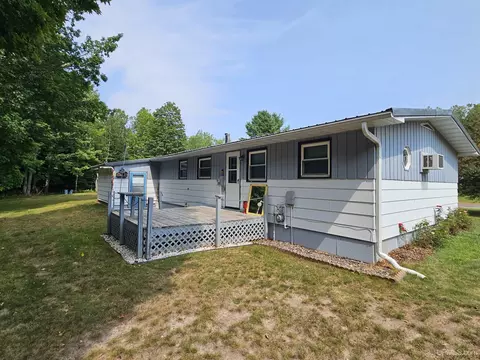 1029 Superior, White Pine, MI 49971 photo 4