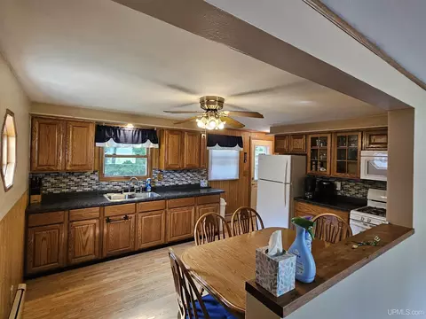 1029 Superior, White Pine, MI 49971 photo 11