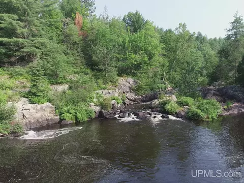 4753 W Tasson Rd, Ishpeming, MI 49849 photo 3