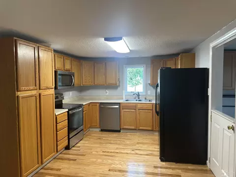 Kitchen - 14508 Spruce St, Monroe, MI 48161 photo 3 of 5