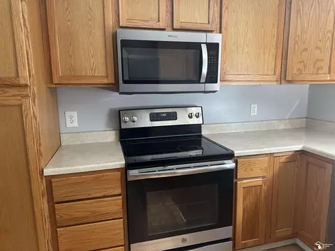Kitchen - 14508 Spruce St, Monroe, MI 48161 photo 4 of 5