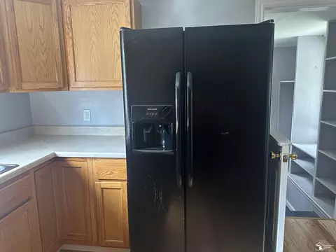 Kitchen - 14508 Spruce St, Monroe, MI 48161 photo 5 of 5