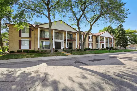 29313 Hayes Rd #13, Warren, MI 48088