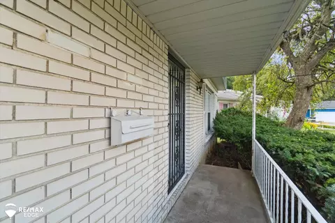 1825 Springfield, Flint, MI 48503 photo 5