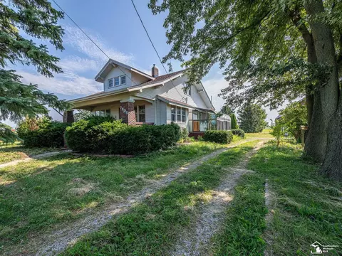 7905 S County Line, Riga, MI 49276