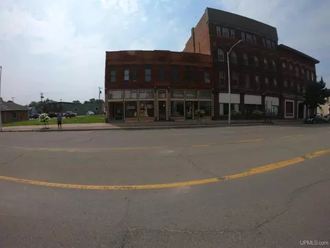 609 611 613 Ludington, Escanaba, MI 49829