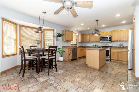1099 Eagle, Temperance, MI 48182 photo 10