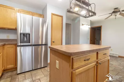 1099 Eagle, Temperance, MI 48182 photo 13