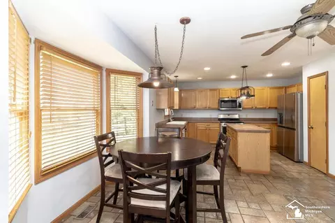 1099 Eagle, Temperance, MI 48182 photo 11