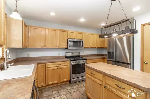 1099 Eagle, Temperance, MI 48182 photo 15